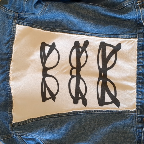 CLASSIC yet custom Levi's denim trucker jacket! - Picture 5 of 6